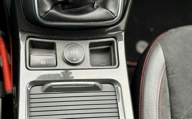 Ford Kuga | FWD (przód) | Manualna | 150 KM | Biały full