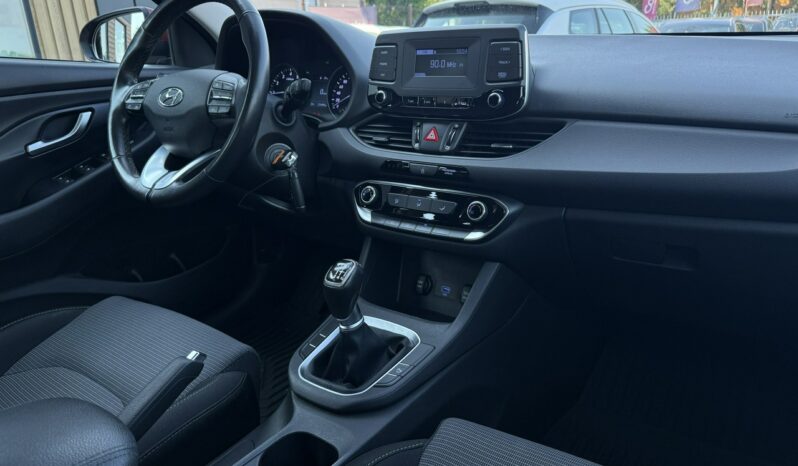 Hyundai i30 | FWD (przód) | Manualna | 110 KM | Bordowy full