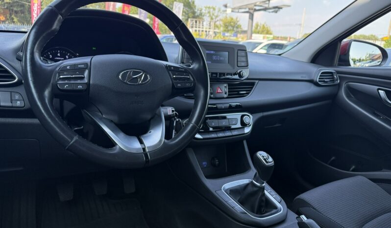Hyundai i30 | FWD (przód) | Manualna | 110 KM | Bordowy full