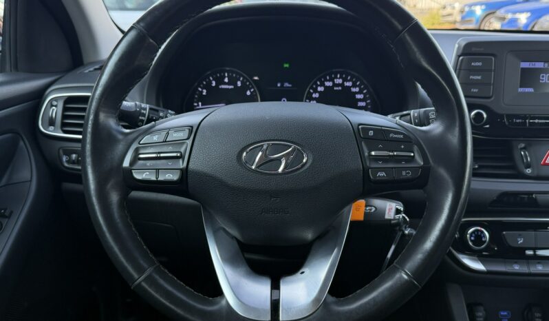 Hyundai i30 | FWD (przód) | Manualna | 110 KM | Bordowy full