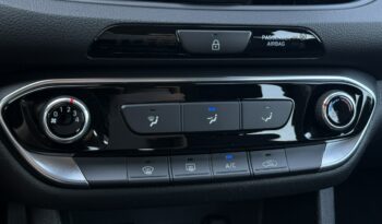 Hyundai i30 | FWD (przód) | Manualna | 110 KM | Bordowy full