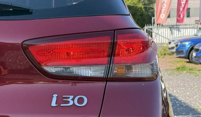 Hyundai i30 | FWD (przód) | Manualna | 110 KM | Bordowy full