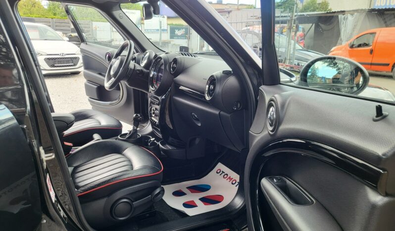 MINI Countryman | 4×4 (stały) | Automatyczna | 143 KM | Czarny full