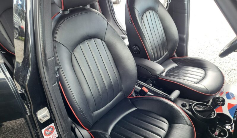 MINI Countryman | 4×4 (stały) | Automatyczna | 143 KM | Czarny full