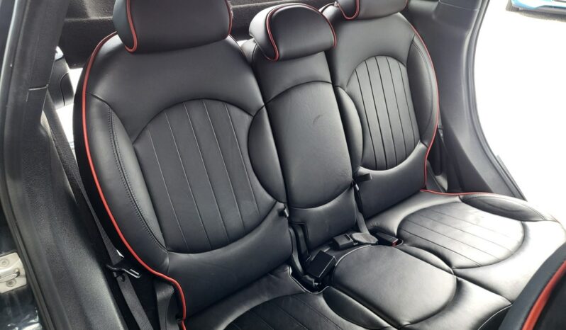MINI Countryman | 4×4 (stały) | Automatyczna | 143 KM | Czarny full