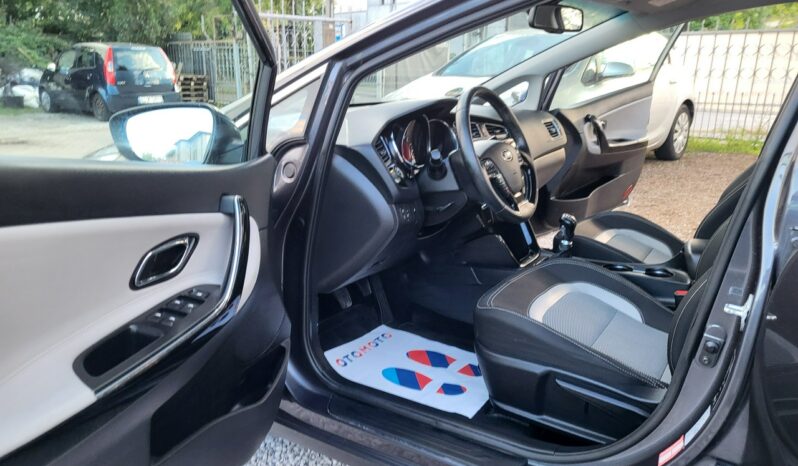 Kia Ceed | FWD (przód) | Manualna | 135 KM | Szary full