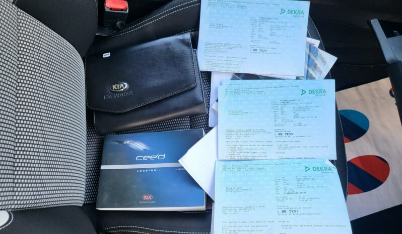 Kia Ceed | FWD (przód) | Manualna | 135 KM | Szary full