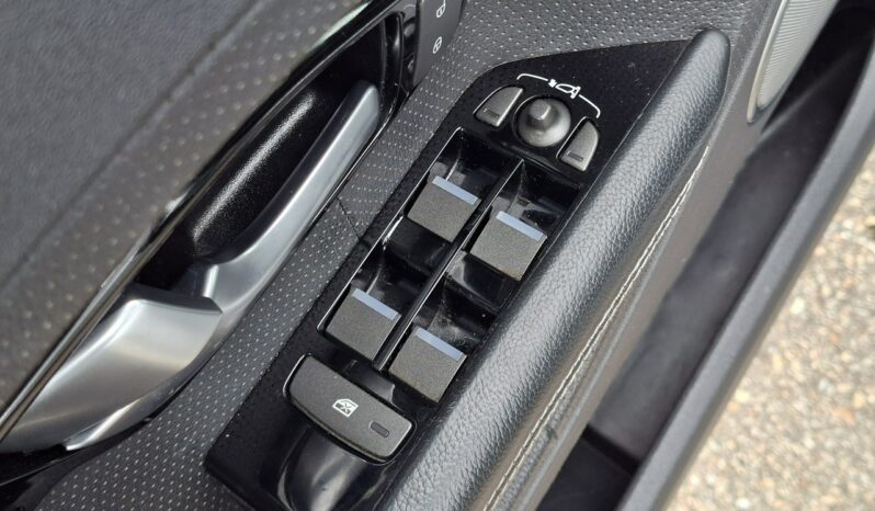 Land Rover Range Rover Evoque | 4×4 (doł. automatycznie) | Automatyczna | 180 KM | Srebrny full