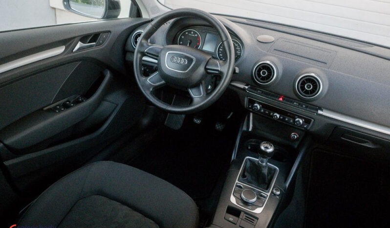 Audi A3 Sportback | FWD (przód) | Manualna | 122 KM | Czarny full