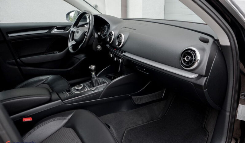 Audi A3 Sportback | FWD (przód) | Manualna | 122 KM | Czarny full