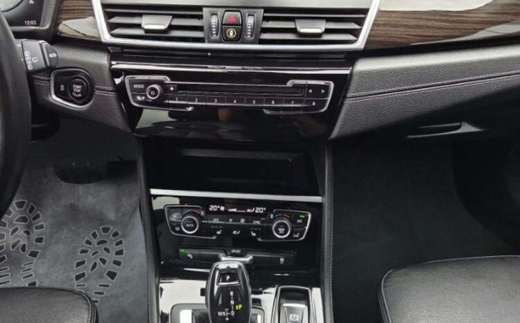 BMW Seria 2 | 4×4 (doł. automatycznie) | Automatyczna | 190 KM | Bordowy full