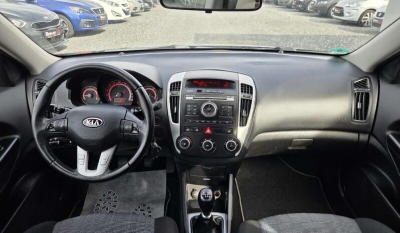 Kia Ceed | FWD (przód) | Manualna | 125 KM | Czarny full