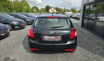 Kia Ceed | FWD (przód) | Manualna | 125 KM | Czarny full