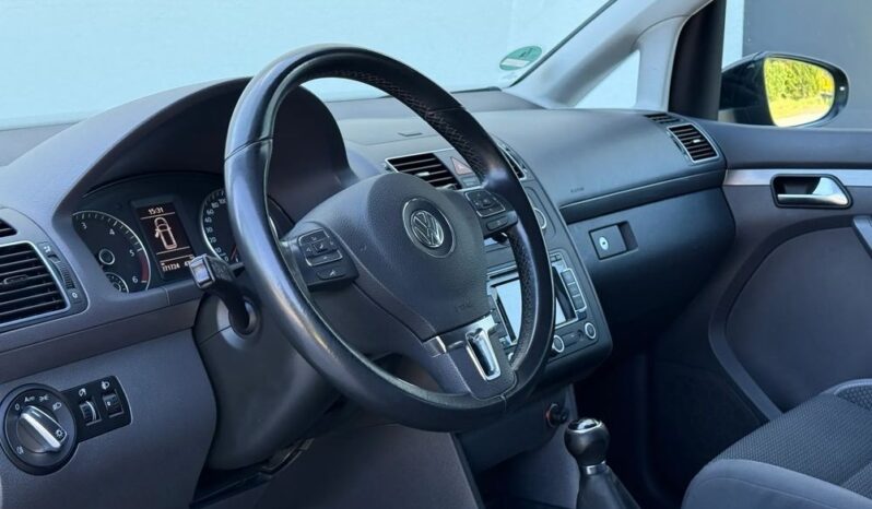 Volkswagen Touran | FWD (przód) | Manualna | 110 KM | Czarny full