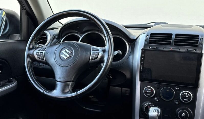 Suzuki Grand Vitara | 4×4 (stały) | Manualna | 129 KM | Szary full