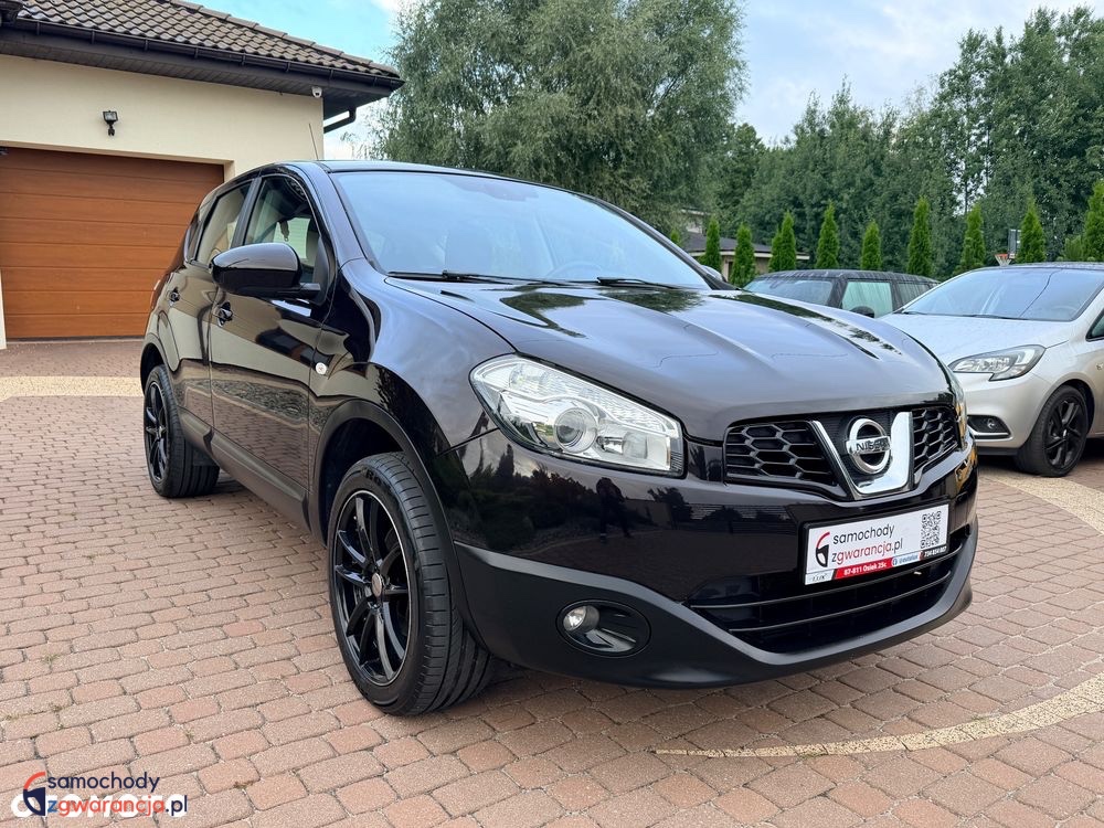 Nissan Qashqai | Fwd (Przód) | Manualna | 141 Km | Bordowy
