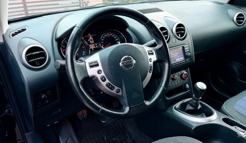 Nissan Qashqai | FWD (przód) | Manualna | 141 KM | Bordowy full