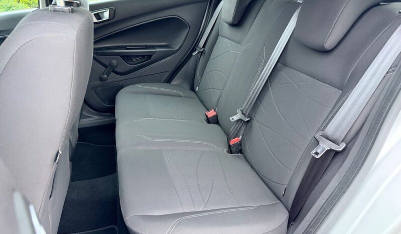 Ford Fiesta | FWD (przód) | Manualna | 82 KM | Srebrny full
