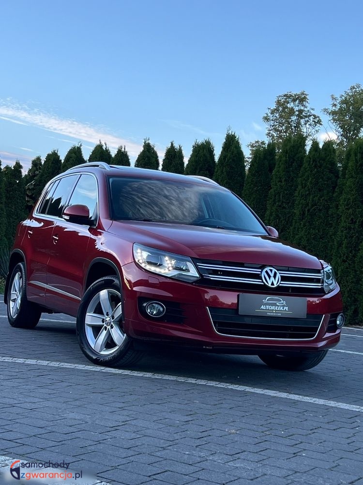 Volkswagen   Tiguan    140 Km    Automatyczna    4×4 (Stały)    Bordowy