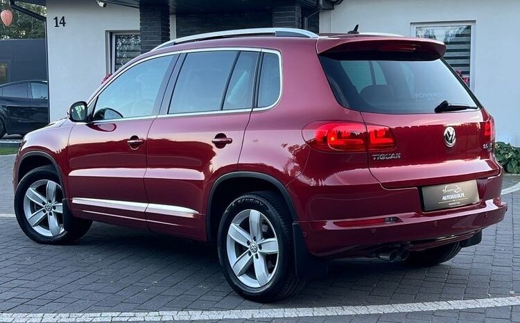 Volkswagen   Tiguan    140 KM    Automatyczna    4×4 (stały)    Bordowy full