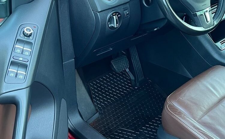 Volkswagen   Tiguan    140 KM    Automatyczna    4×4 (stały)    Bordowy full