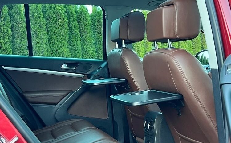 Volkswagen   Tiguan    140 KM    Automatyczna    4×4 (stały)    Bordowy full