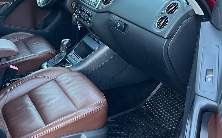 Volkswagen   Tiguan    140 KM    Automatyczna    4×4 (stały)    Bordowy full