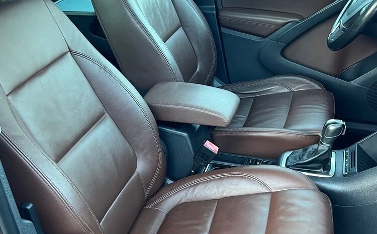 Volkswagen   Tiguan    140 KM    Automatyczna    4×4 (stały)    Bordowy full