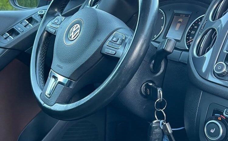 Volkswagen   Tiguan    140 KM    Automatyczna    4×4 (stały)    Bordowy full