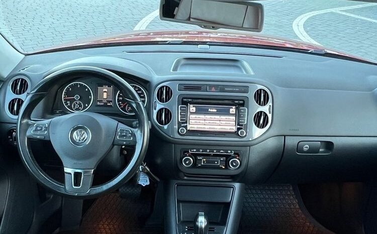 Volkswagen   Tiguan    140 KM    Automatyczna    4×4 (stały)    Bordowy full