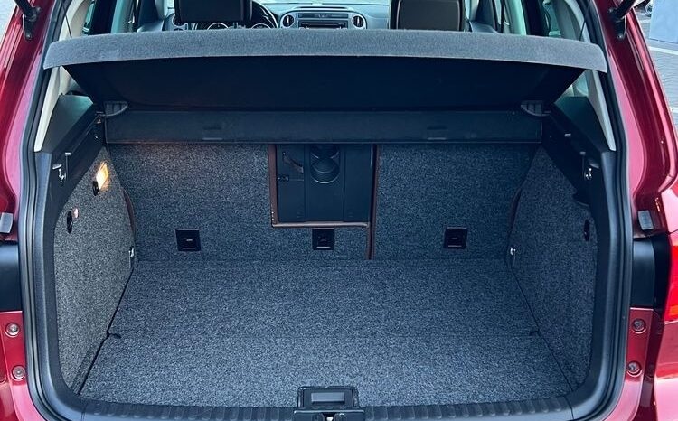 Volkswagen   Tiguan    140 KM    Automatyczna    4×4 (stały)    Bordowy full
