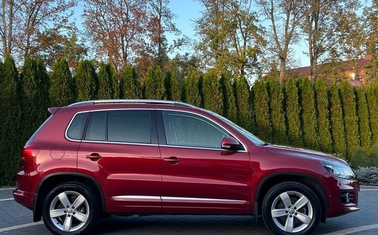 Volkswagen   Tiguan    140 KM    Automatyczna    4×4 (stały)    Bordowy full