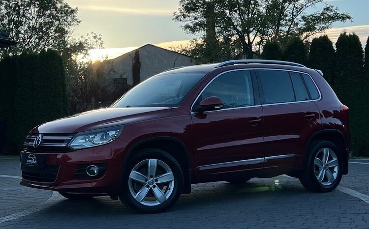 Volkswagen   Tiguan    140 KM    Automatyczna    4×4 (stały)    Bordowy full
