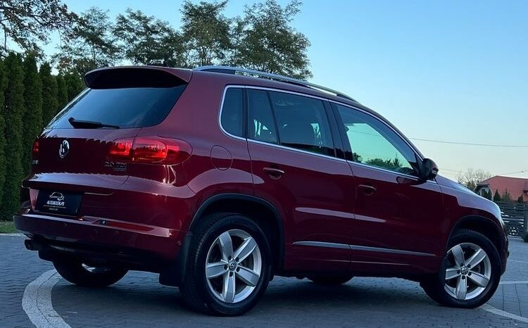 Volkswagen   Tiguan    140 KM    Automatyczna    4×4 (stały)    Bordowy full