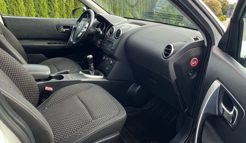Nissan   Qashqai    141 KM    Manualna    FWD (przód)    Biały full