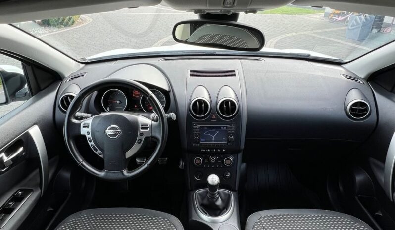 Nissan   Qashqai    141 KM    Manualna    FWD (przód)    Biały full