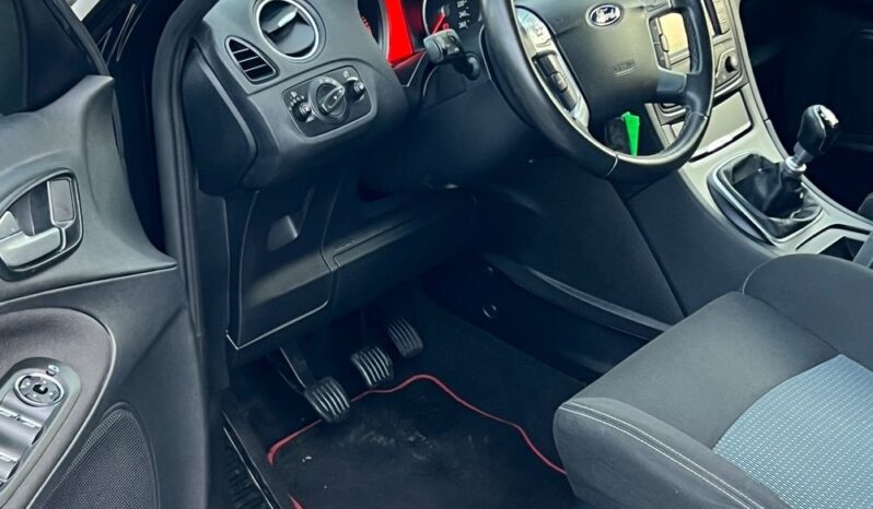 Ford   S-Max    140 KM    Manualna    FWD (przód)    Czarny full