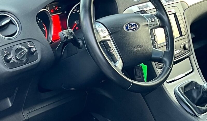 Ford   S-Max    140 KM    Manualna    FWD (przód)    Czarny full