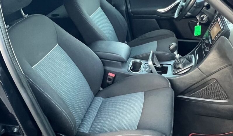 Ford   S-Max    140 KM    Manualna    FWD (przód)    Czarny full