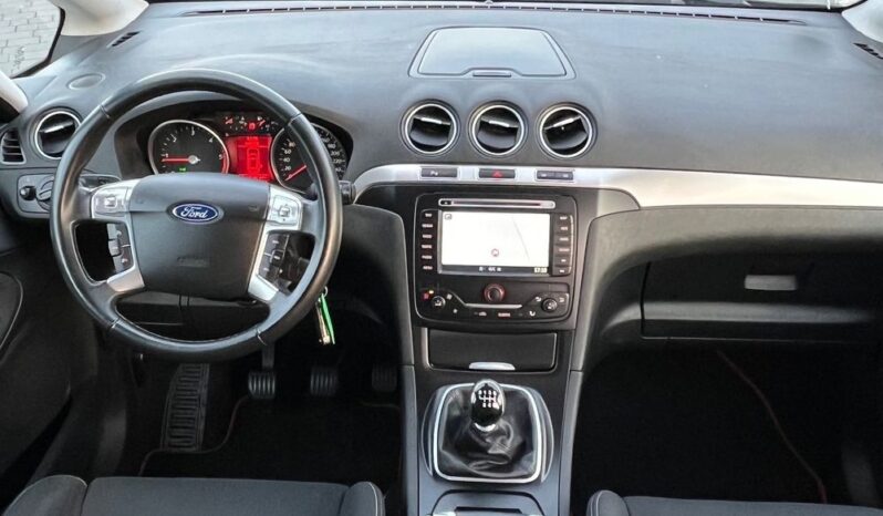 Ford   S-Max    140 KM    Manualna    FWD (przód)    Czarny full
