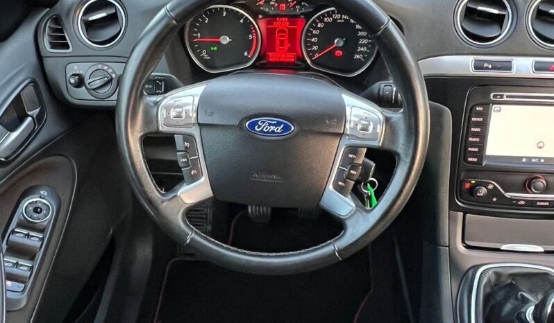 Ford   S-Max    140 KM    Manualna    FWD (przód)    Czarny full