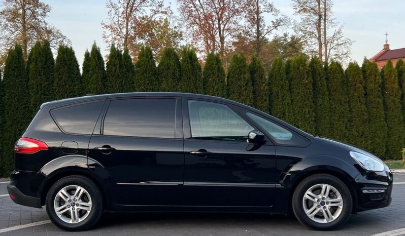 Ford   S-Max    140 KM    Manualna    FWD (przód)    Czarny full