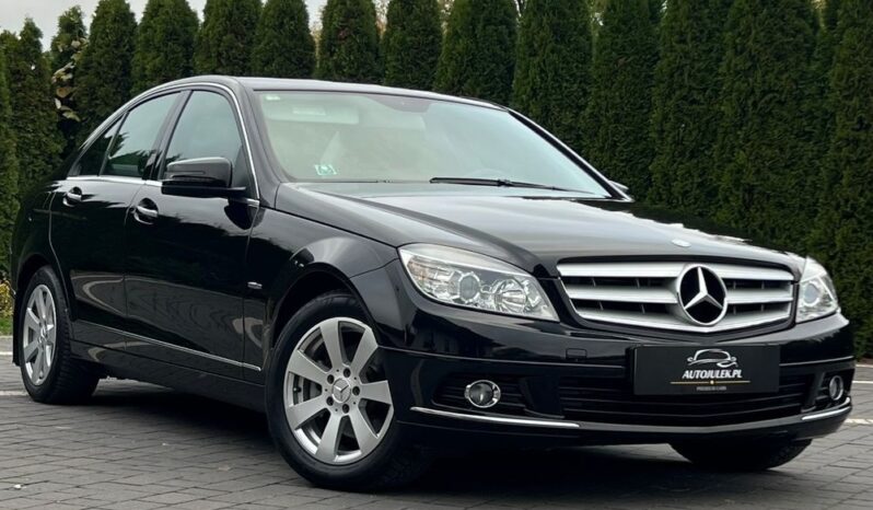 Mercedes-Benz   Klasa C    136 Km    Manualna    Rwd (Tył)    Czarny