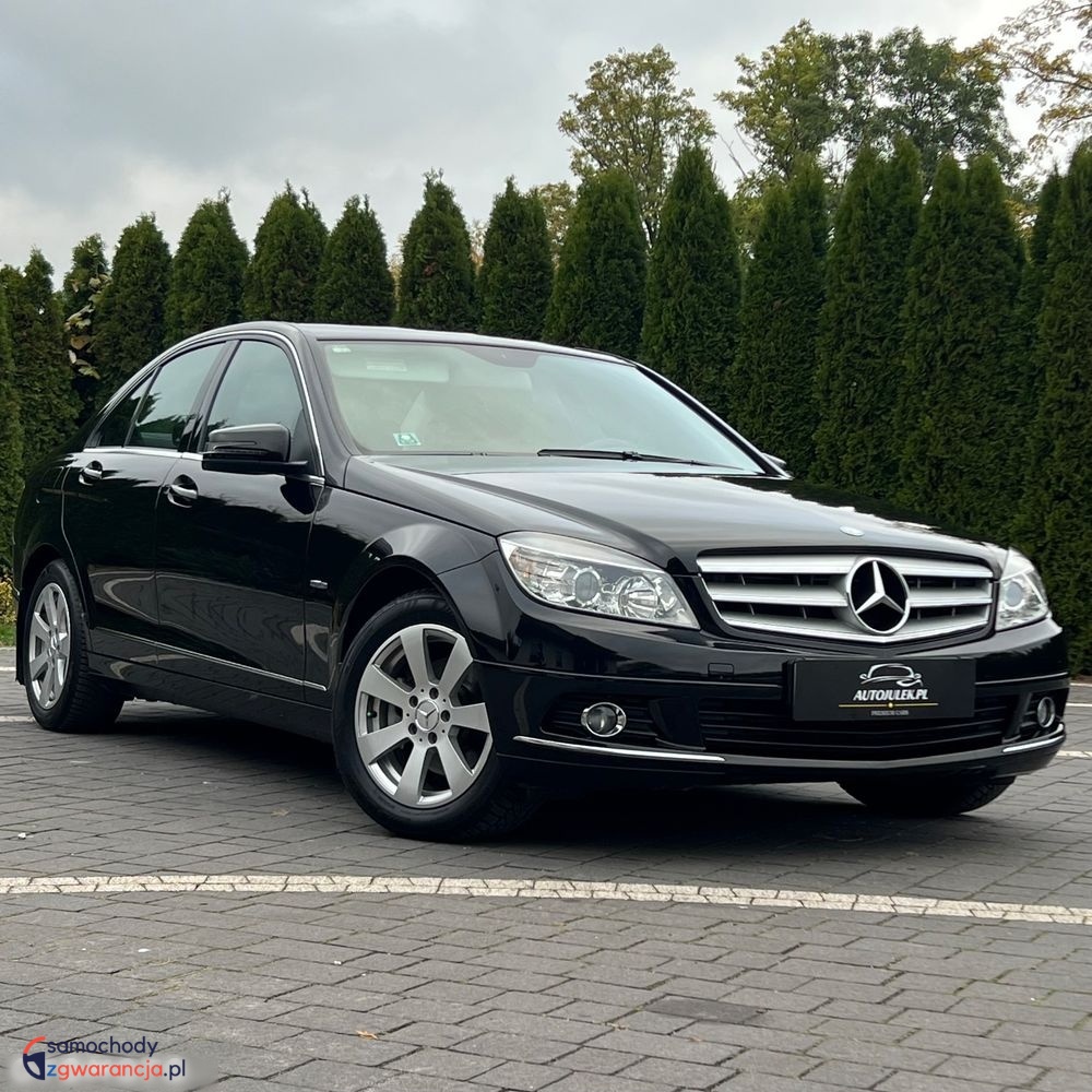 Mercedes-Benz   Klasa C    136 Km    Manualna    Rwd (Tył)    Czarny