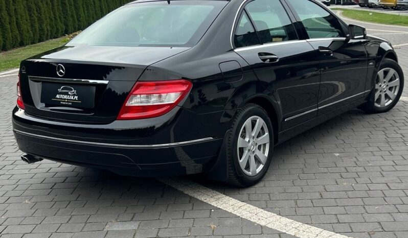 Mercedes-Benz   Klasa C    136 KM    Manualna    RWD (tył)    Czarny full