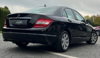 Mercedes-Benz   Klasa C    136 KM    Manualna    RWD (tył)    Czarny full