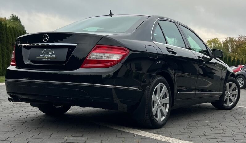 Mercedes-Benz   Klasa C    136 KM    Manualna    RWD (tył)    Czarny full