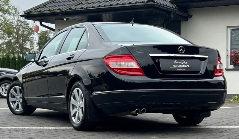 Mercedes-Benz   Klasa C    136 KM    Manualna    RWD (tył)    Czarny full