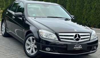 Mercedes-Benz   Klasa C    136 KM    Manualna    RWD (tył)    Czarny full