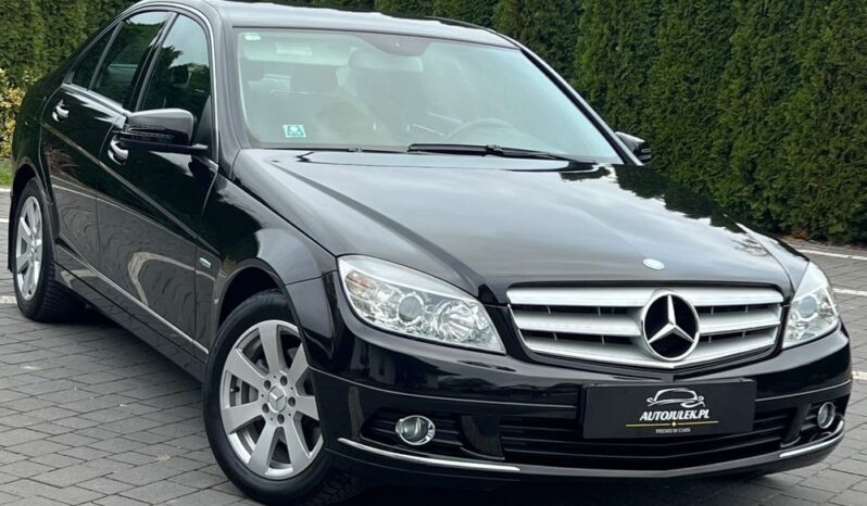 Mercedes-Benz   Klasa C    136 KM    Manualna    RWD (tył)    Czarny full